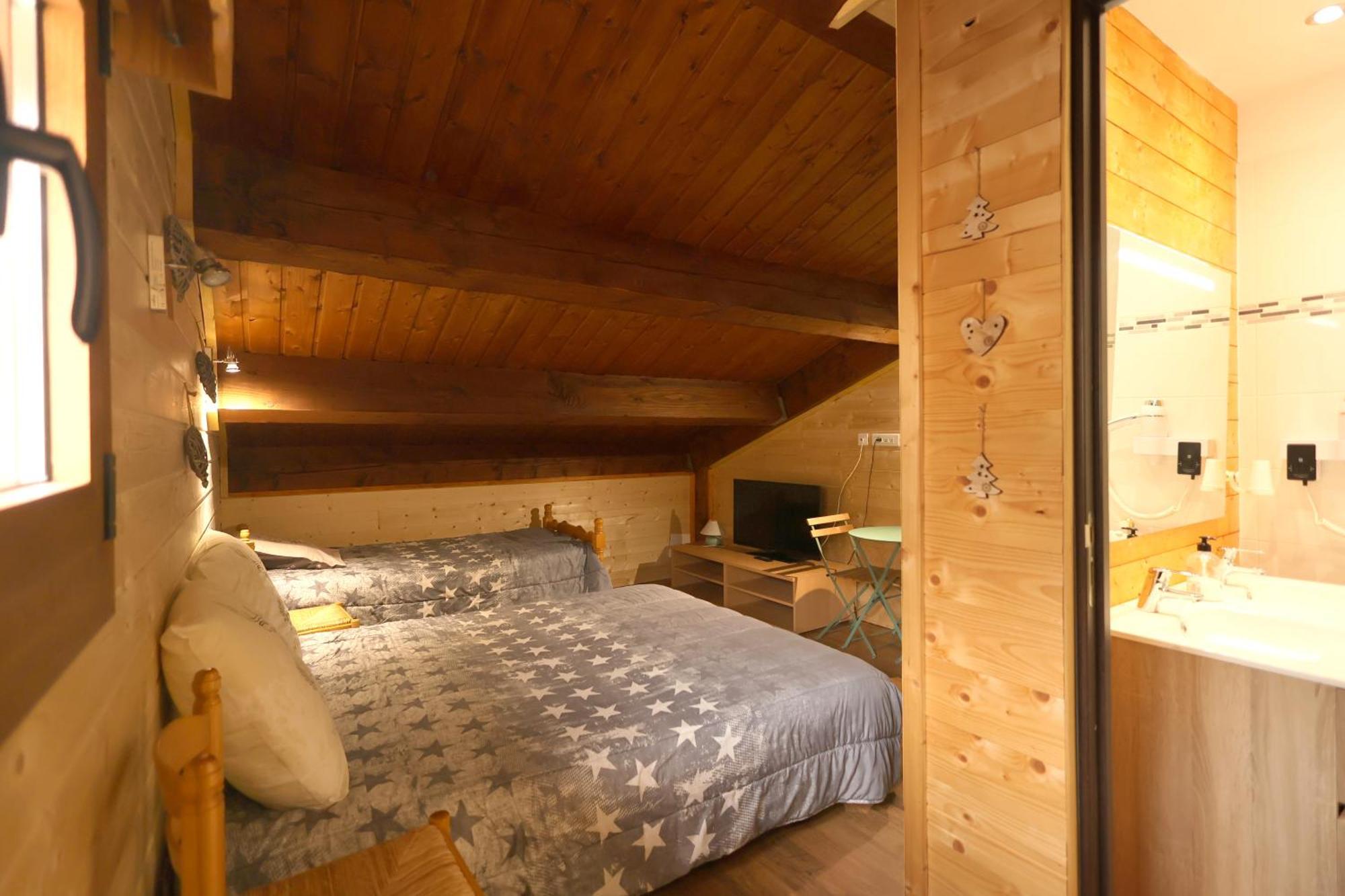 Chez Maguy Chambres D'Hotes Et Appartements Les Angles  Bilik gambar